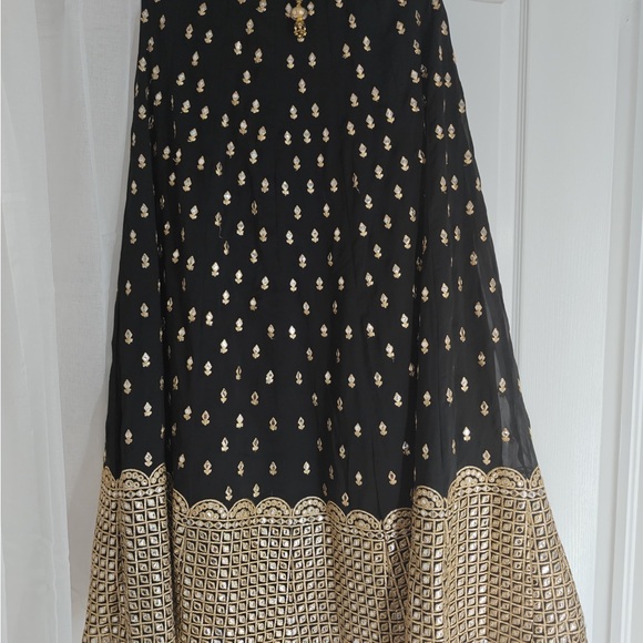 Lehenga - Picture 3 of 6